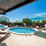 Apartment 1 Bedroom Pet Friendly In Peroj