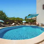 1 Bedroom Pet Friendly In