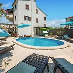 Apartment 1 Bedroom Pet Friendly In *
