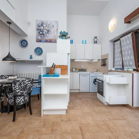Stunning In With Kitchen
