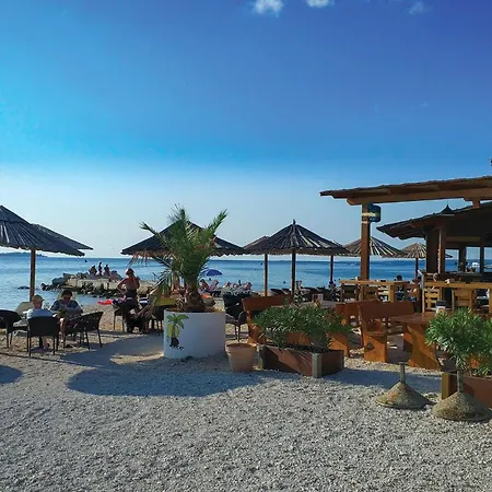 Apartment Cozy In With Wifi Peroj