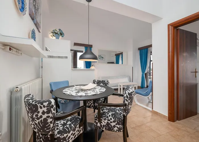 Apartment Cozy In With Wifi Peroj