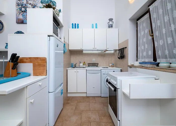 Apartment Cozy In With Wifi Peroj