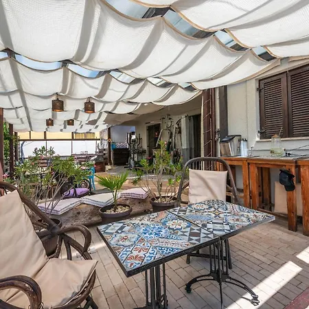 Stunning In With Kitchen Apartment *