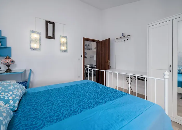 Cozy In With Wifi 페로이